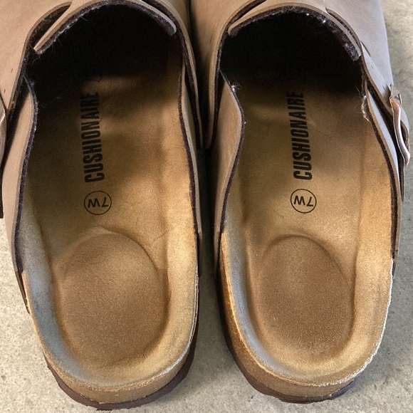 Cushionaire | Boston clogs size 7 Wide - Picture 3 of 5